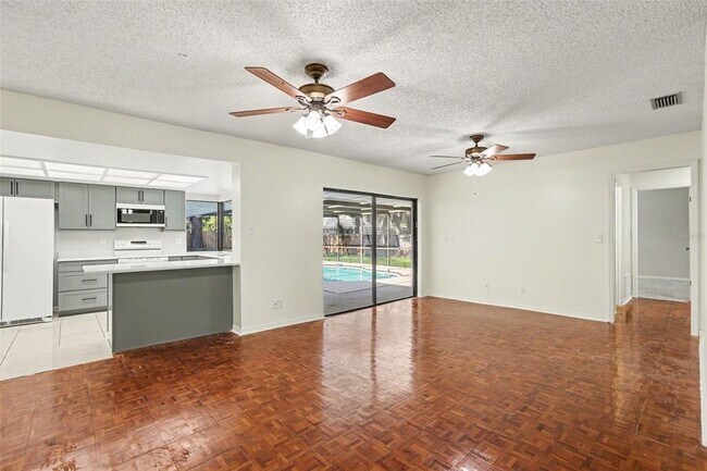 Building Photo - 648 Bua Dr