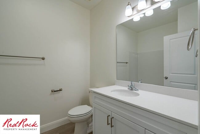 Building Photo - Spacious 3 Bedroom Unit in Desert Color With Pool & Lagoon Access