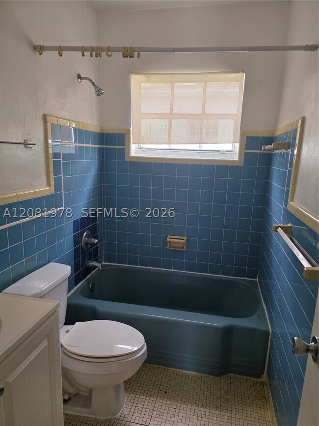 Building Photo - 635 8th St