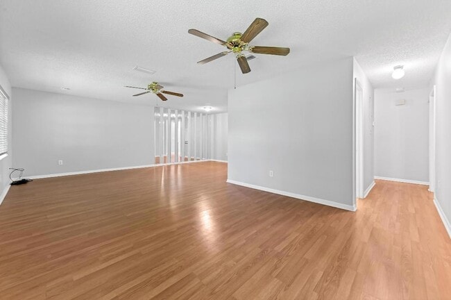 Building Photo - 81 Westecunk Dr