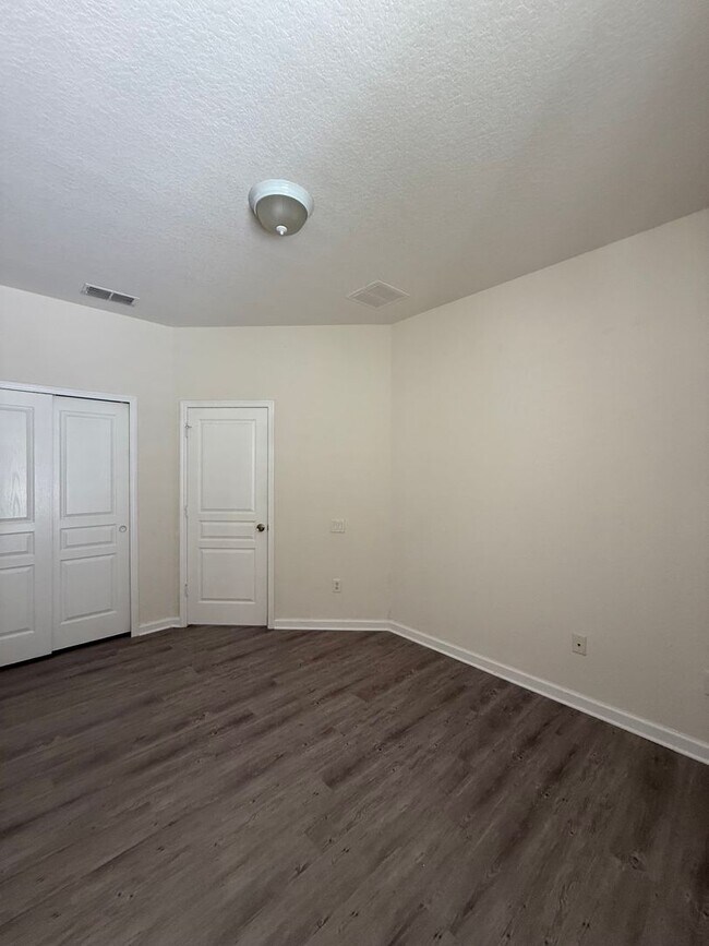Building Photo - Come View This Amazing 3 Bed 2 Bath Single...