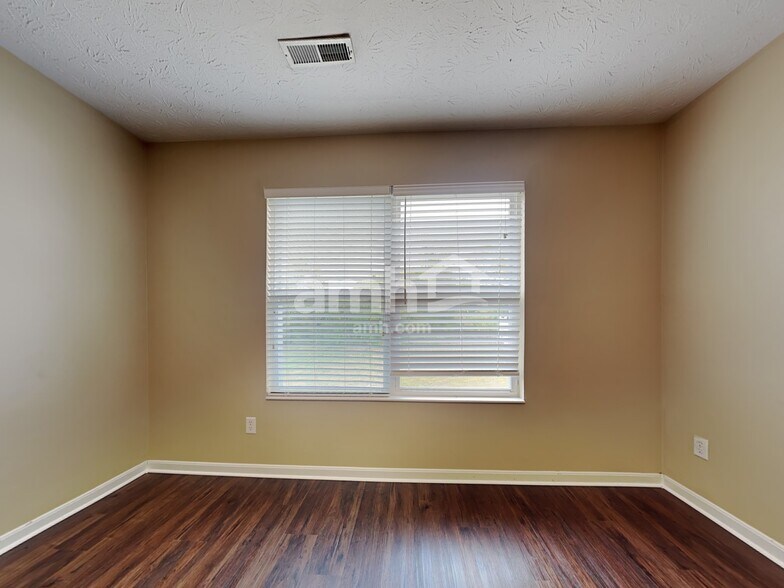 Building Photo - 1015 Meadowsweet Dr