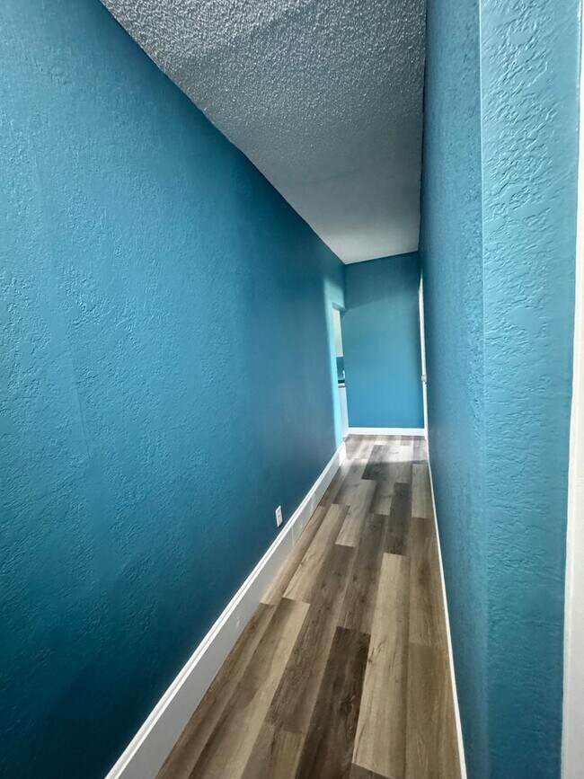 Building Photo - Cute 2 bedroom house in Rock Island