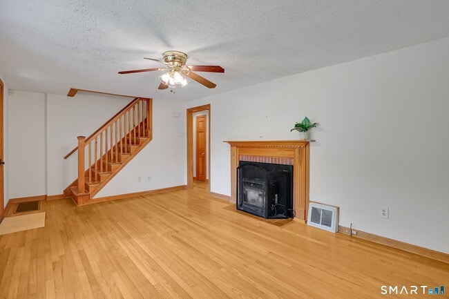 Building Photo - 228 N Granby Rd