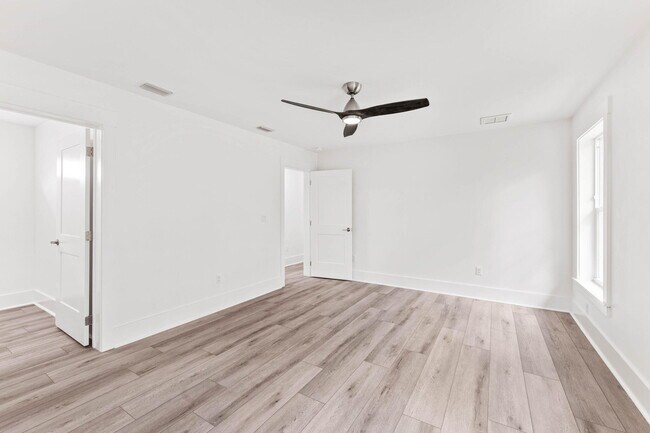 Building Photo - 70 Oakley Ct