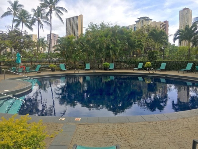 Building Photo - 2333 Kapiolani Blvd