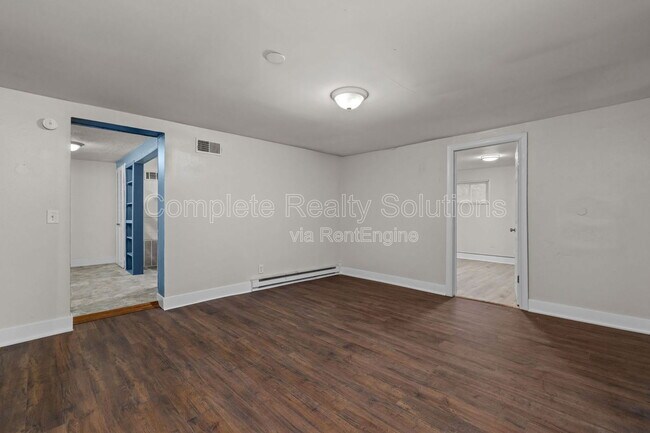 Building Photo - 465 S Dade Ave