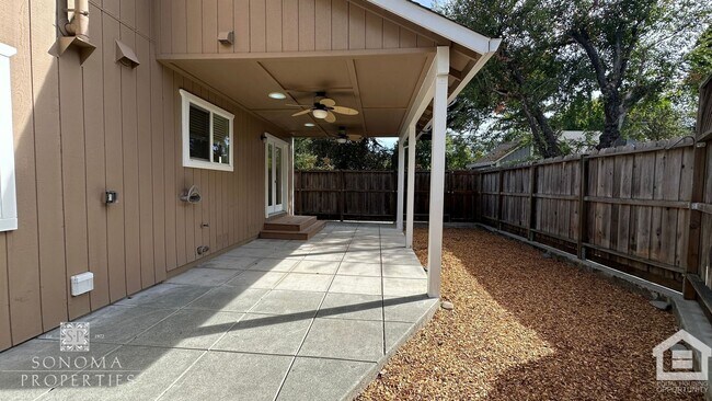 Building Photo - Updated 2 Bedroom Sonoma Home