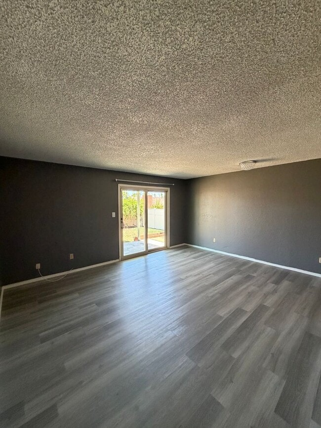 Building Photo - Great Central  Home