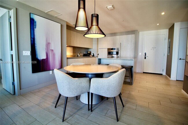 Building Photo - 4010 S Ocean Dr