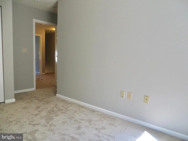 Building Photo - 105 Vernon Ct