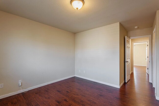 Building Photo - Elk Grove --Nice Large Home for Rent!