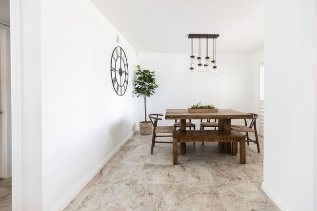 Building Photo - Tempe Beauty! 2199 Sq Ft 4 bedroom 2 bath ...