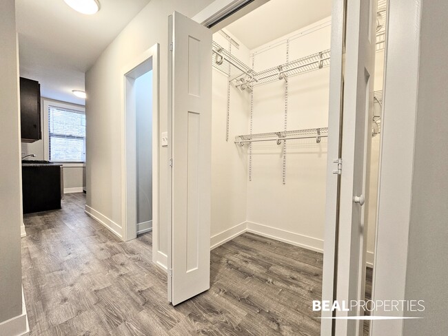 Building Photo - 711 W Brompton Ave