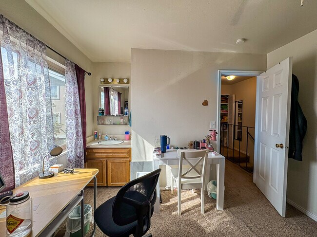 Building Photo - 515 N 200 E