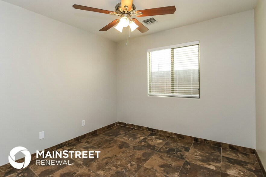 Building Photo - 1634 W La Salle St