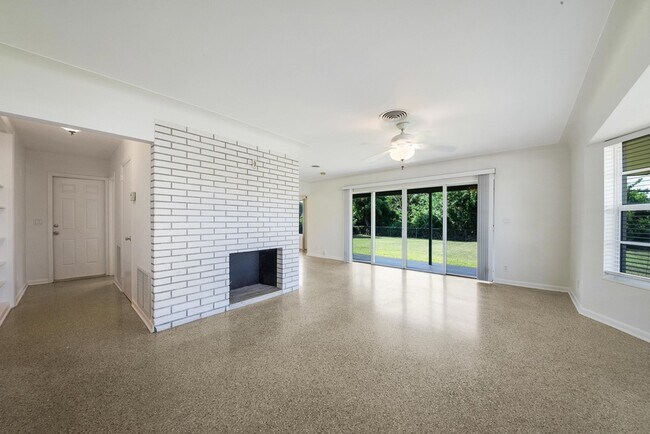 Building Photo - 2022 Collier Ave