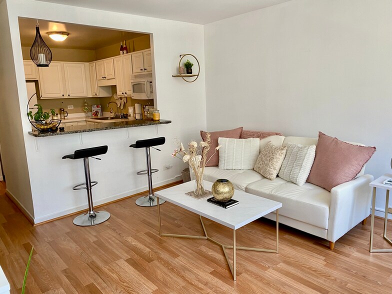 Building Photo - 211 E Ohio St