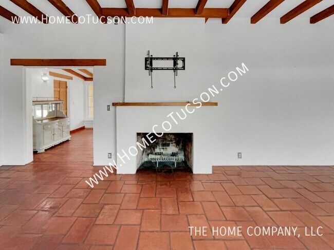 Building Photo - 228 S Country Club Rd
