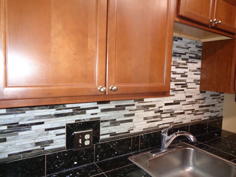 Primary Photo - 946 Jennifer Jean Dr