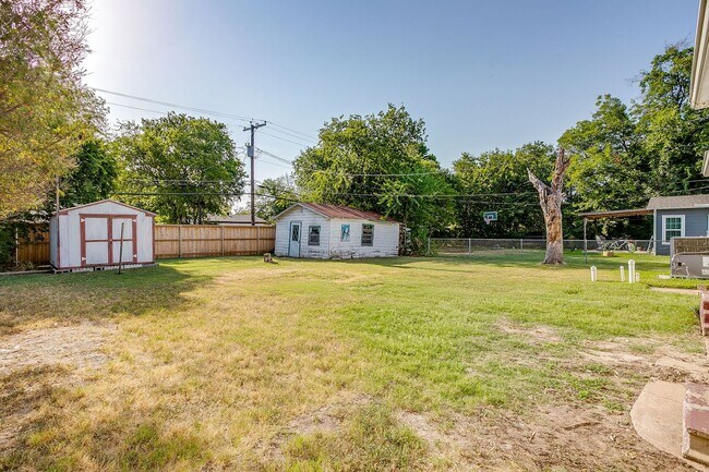 Building Photo - 3112 Willow Park St
