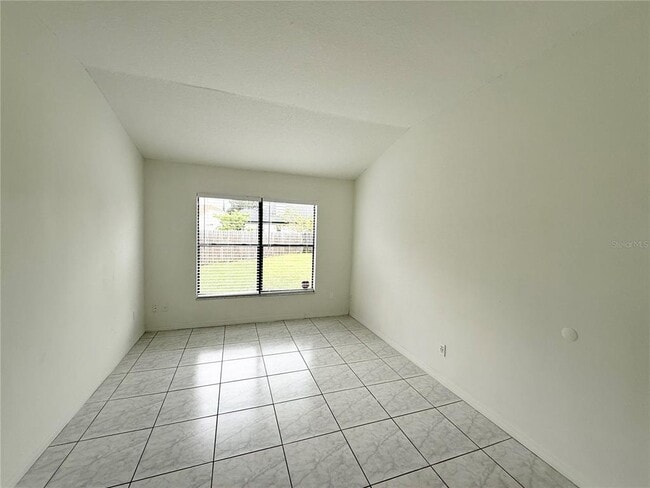 Building Photo - 2401 Rolling Broak Dr