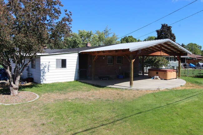 Building Photo - 3123 W Bismark Ave