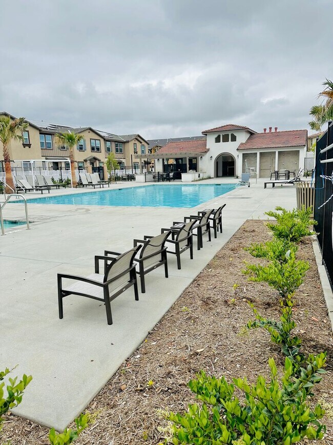 Building Photo - Newly Built 3 Bed Condo for Rent in Winche...