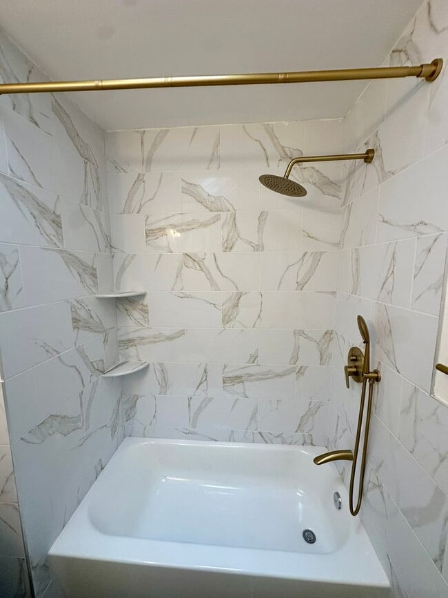 Building Photo - Fully renovated, bright, and spacious 3-bedroom, 1.5-bath home in an amazing location.