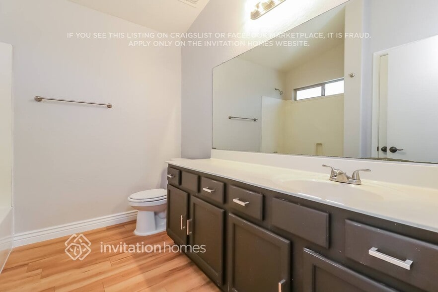 Building Photo - 10784 W Flanagan St