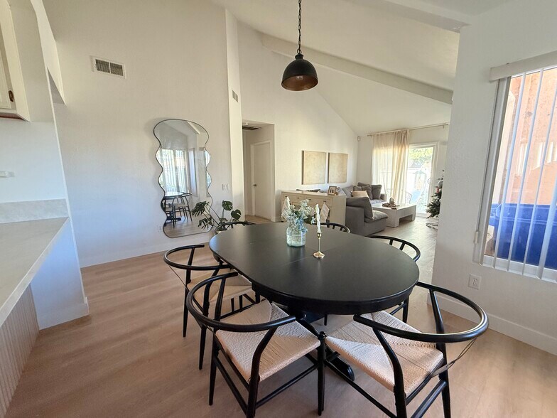 Building Photo - 2109 Northshore Dr