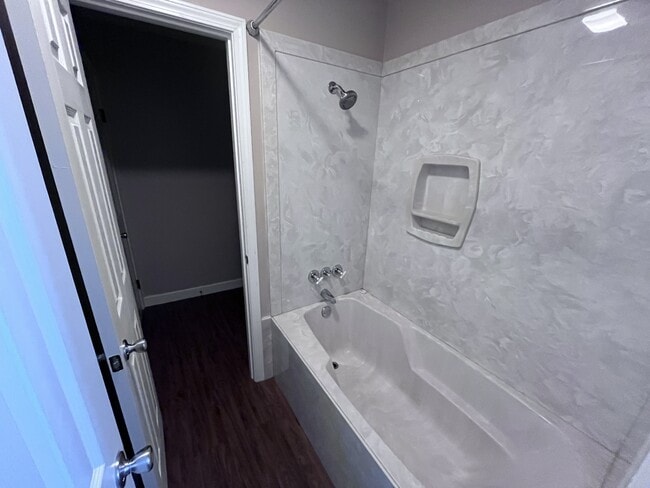 Building Photo - 188 Meadowick Dr