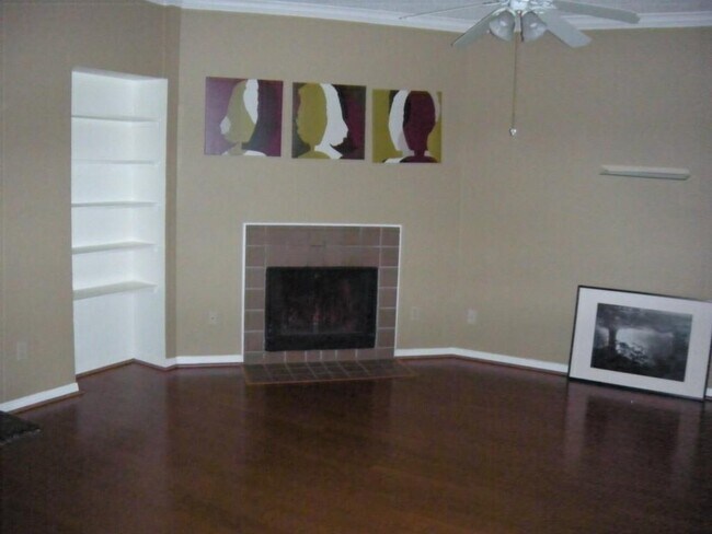 Building Photo - 915 W 23rd St