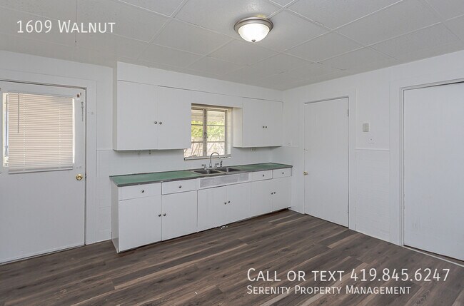 Building Photo - 1609 Walnut-