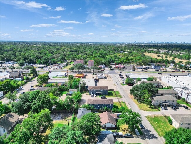 Building Photo - 7626 Pecan Villas Dr