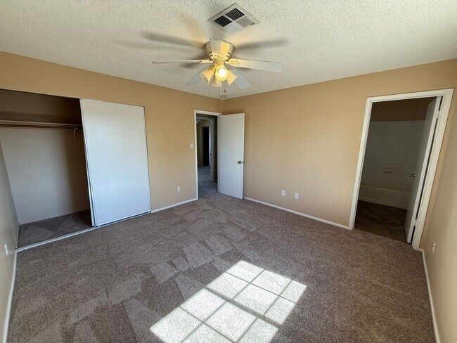 Building Photo - Pool Home in Ponderosa Valley!