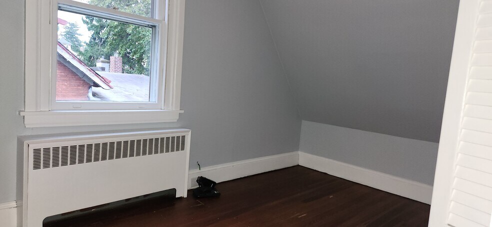 2nd bedroom - 222 W Union St