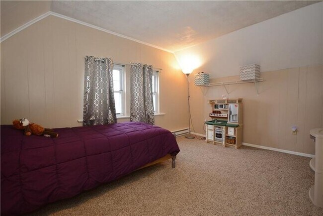 Building Photo - 2112 Saranac Ave