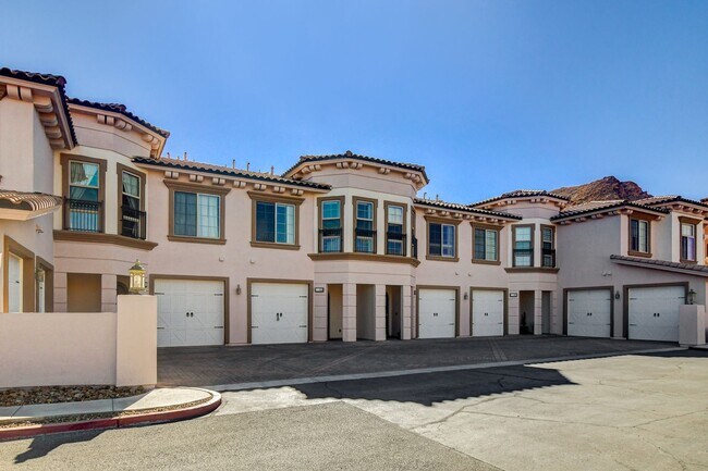 Building Photo - Luxury Resort Style Condo in Lake Las Vegas