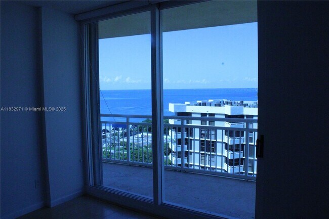 Building Photo - 2475 Brickell Ave