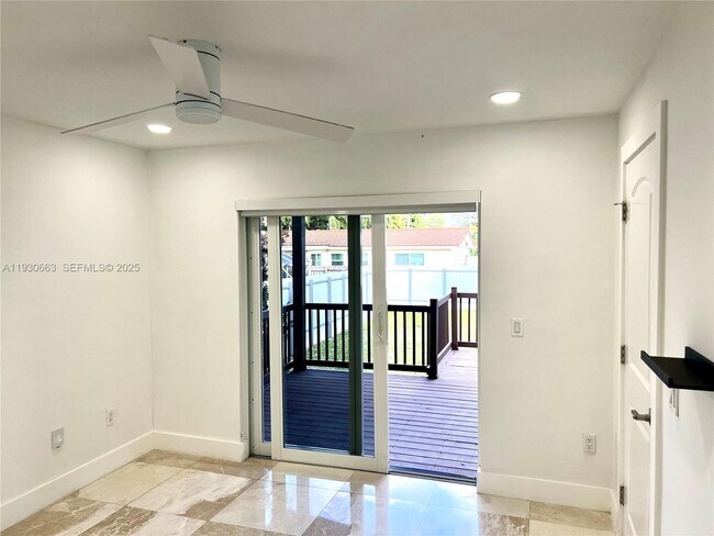 Building Photo - 2536 Flamingo Ln