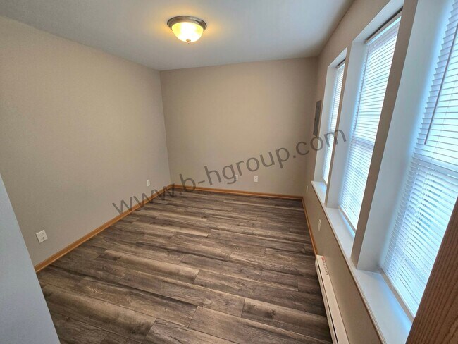 Building Photo - 2333 Roosevelt Rd