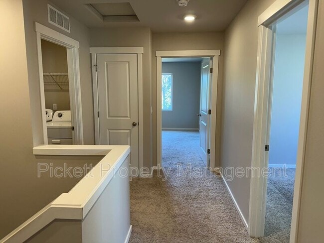 Building Photo - 6461 Hornet Cir NE