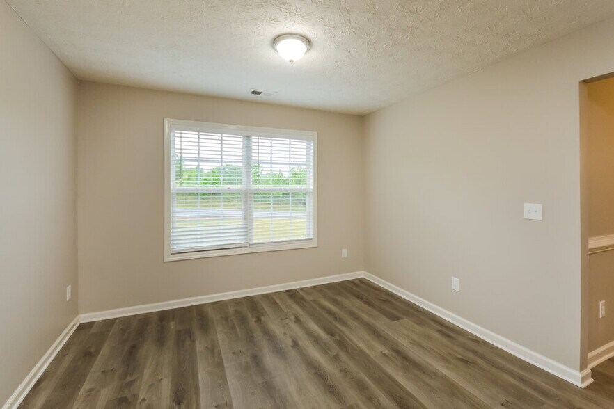 Building Photo - 609 Honey Creek Rd