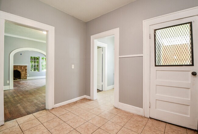 Building Photo - 3319 Holman St