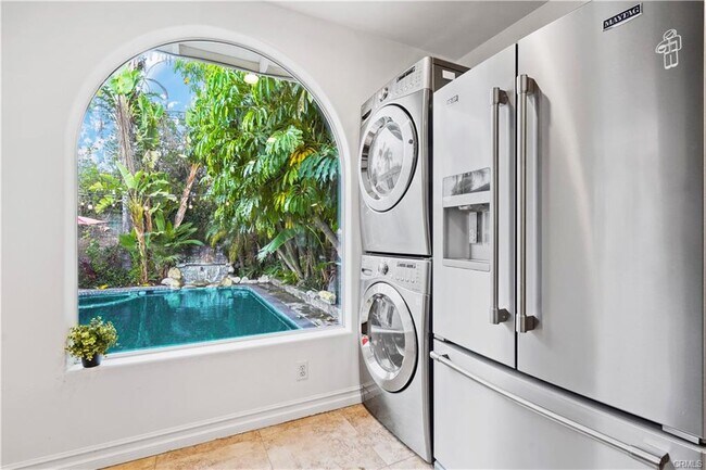 Building Photo - 5362 Yolanda Ave