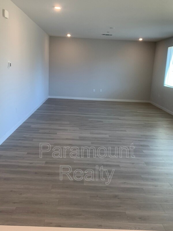 Building Photo - 886 Shearwater Rd