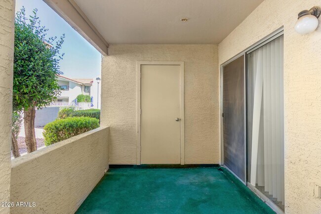 Building Photo - 10610 S 48th St