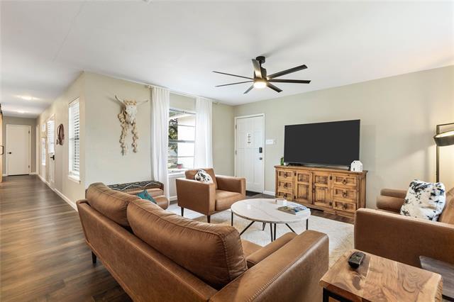 Building Photo - 301 Granada Calle St