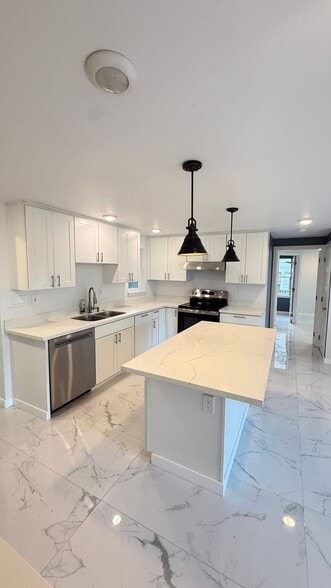 Building Photo - 12055 69th Ave S